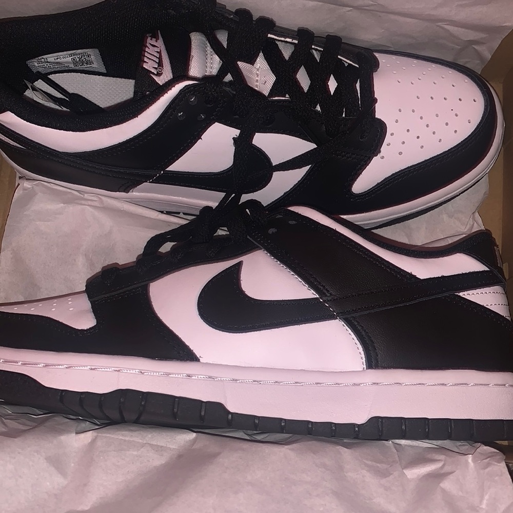 Nike black and white dunks for sell, size 9 only for $90 only take cashapp!!